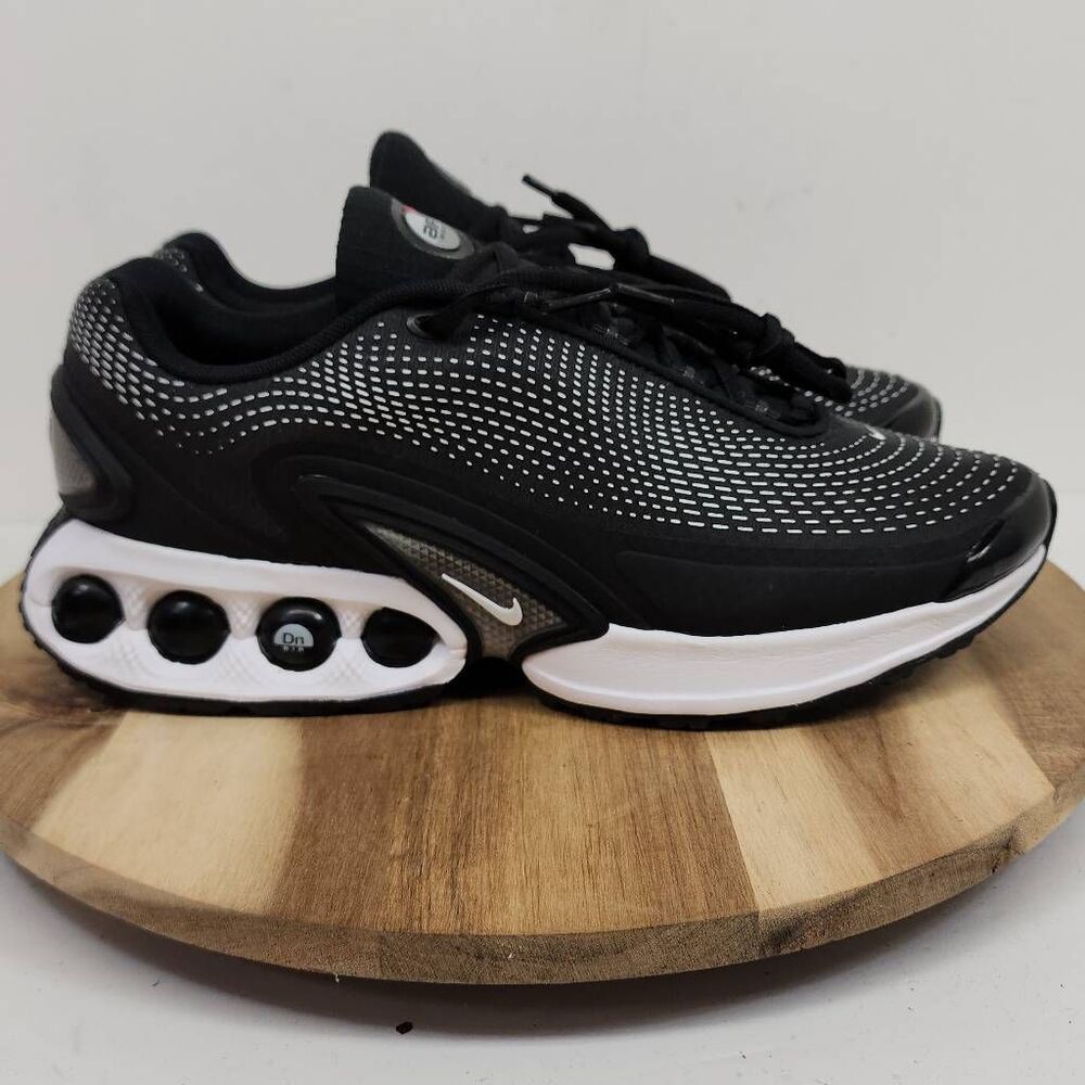 Nike Air Max DN Mens Size 7.5 / Women's 9 Black White Gray